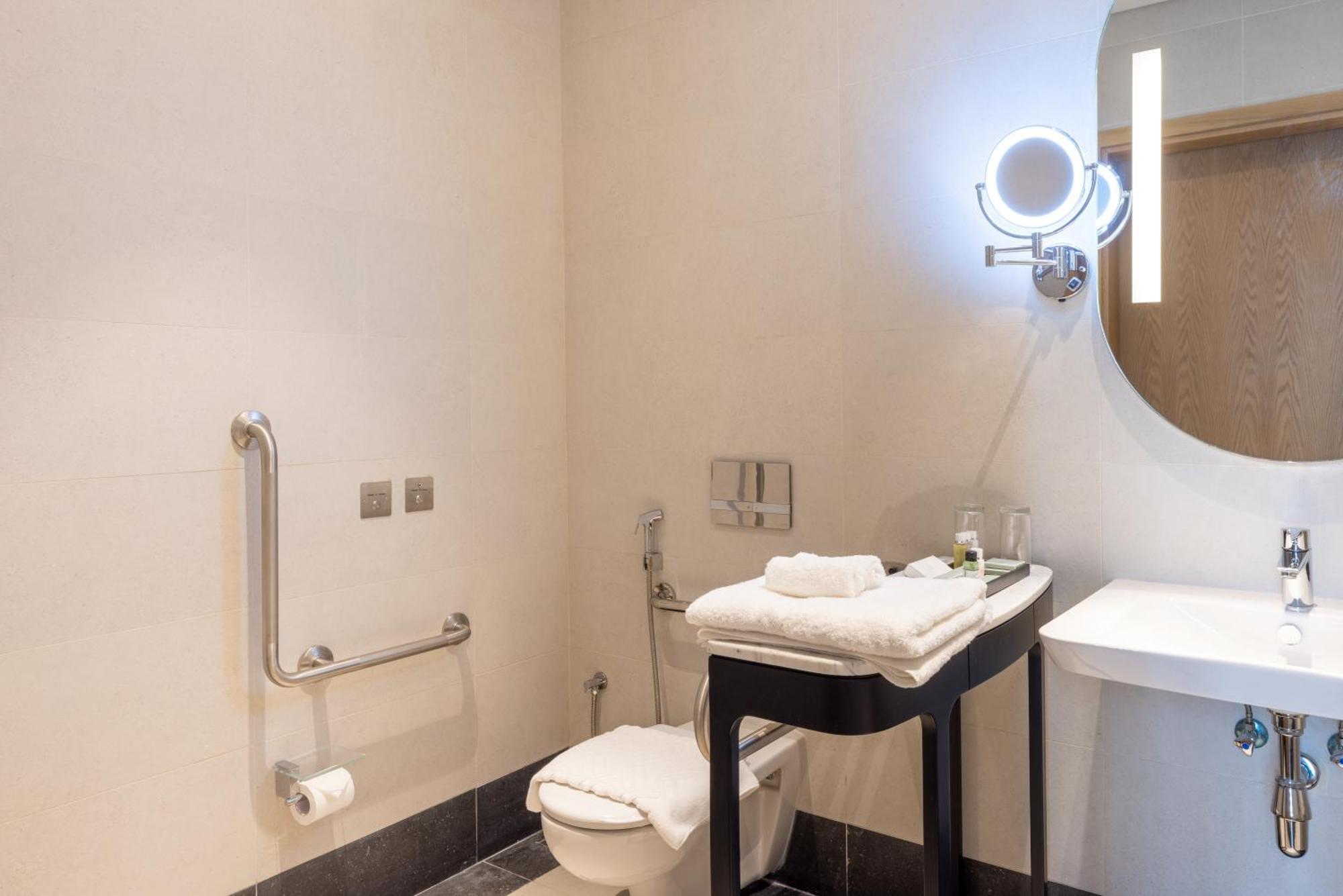 Embassy Suites By Hilton Doha Old Town Esterno foto