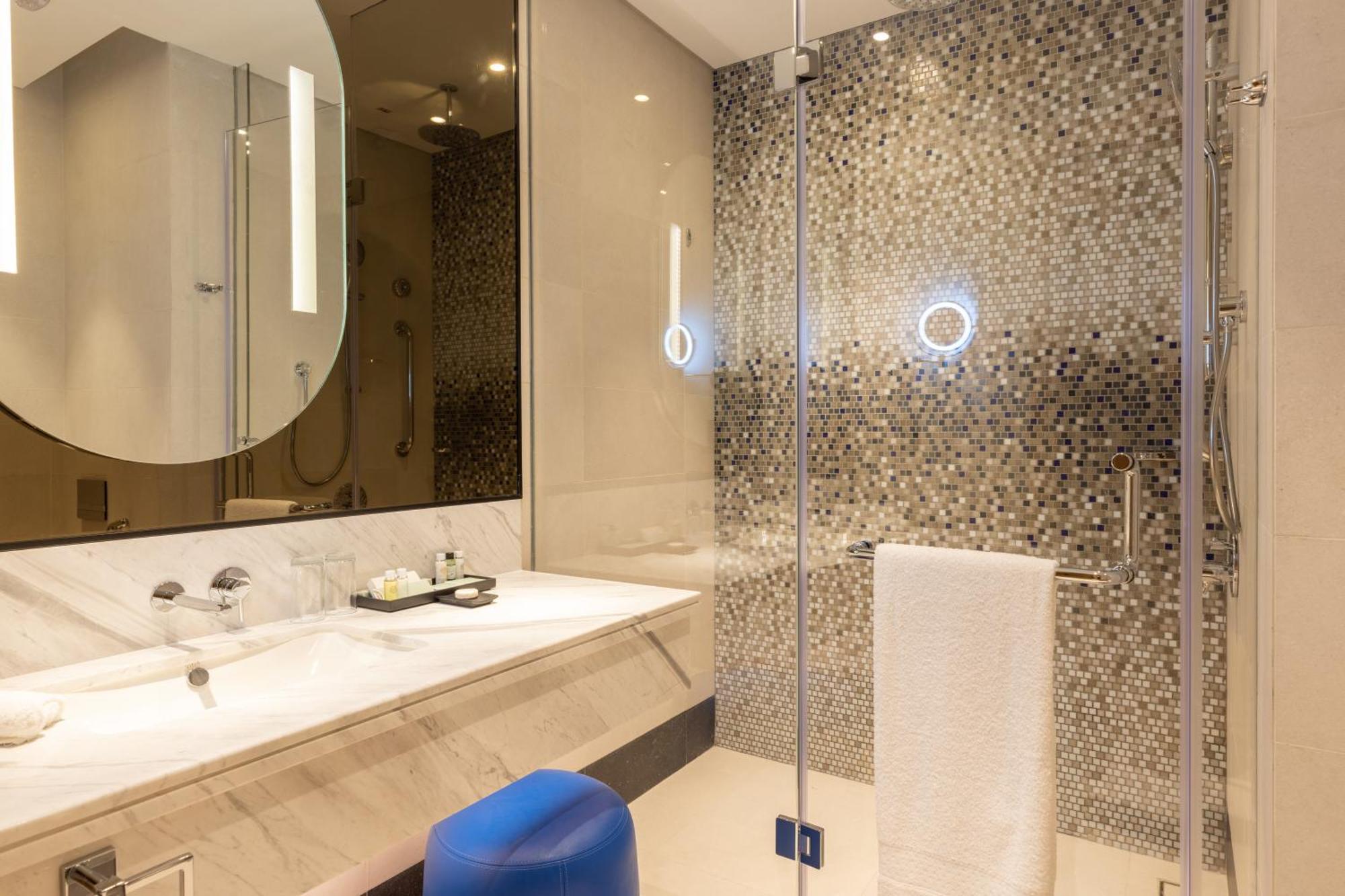 Embassy Suites By Hilton Doha Old Town Esterno foto