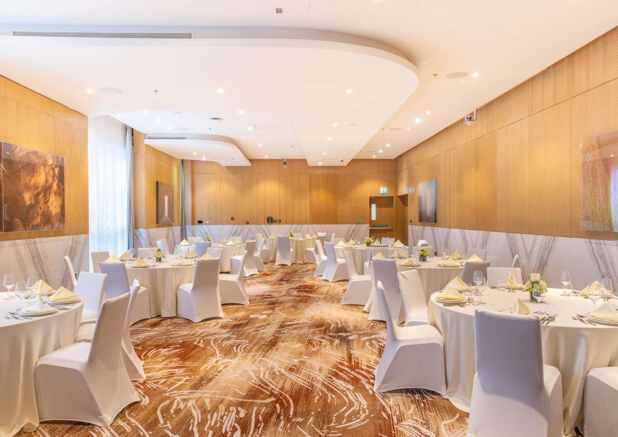 Embassy Suites By Hilton Doha Old Town Esterno foto