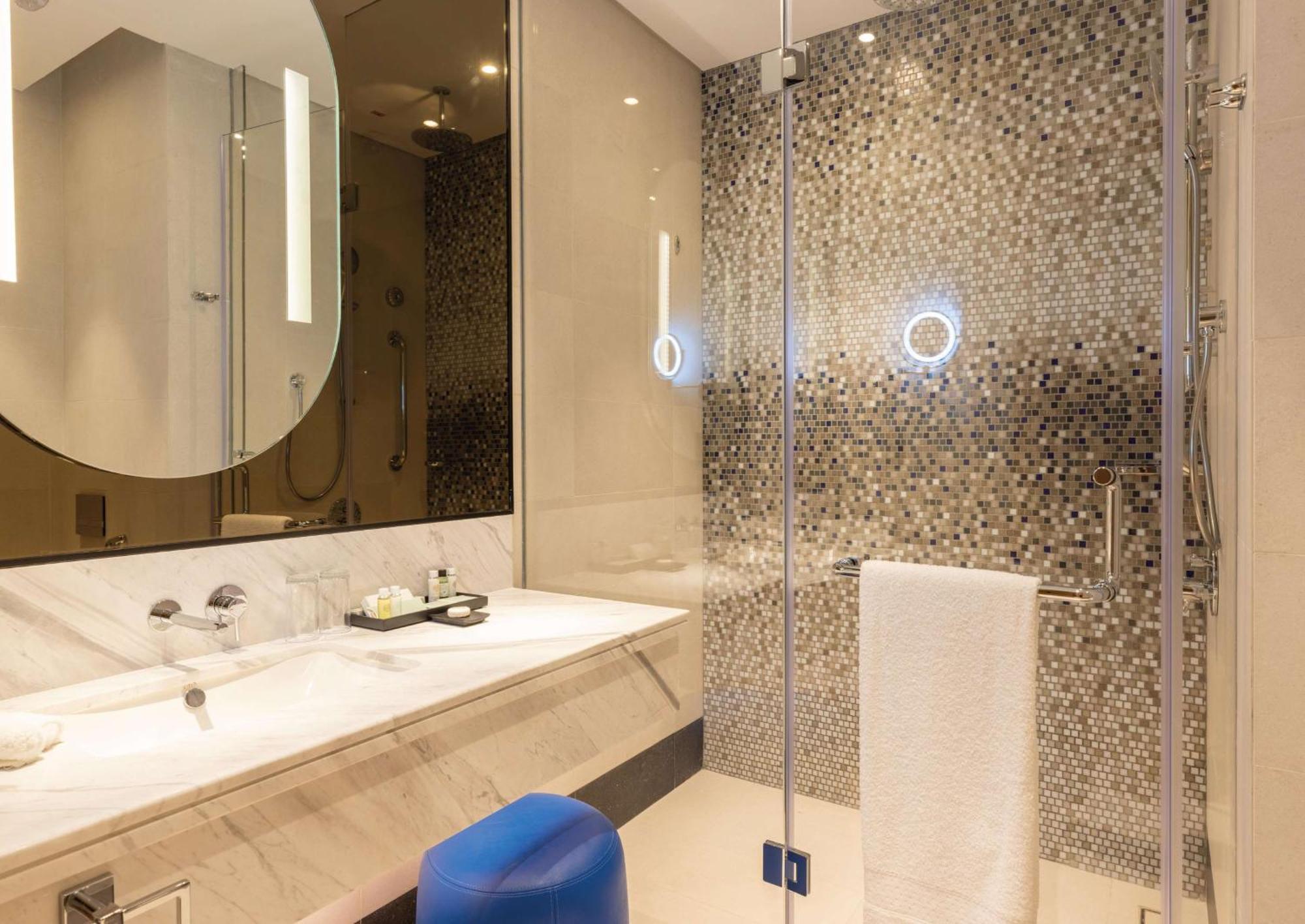 Embassy Suites By Hilton Doha Old Town Esterno foto